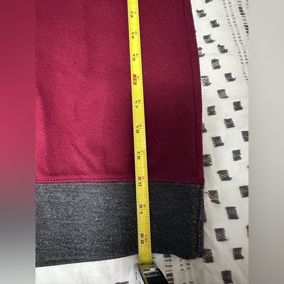 Harvard University Red Sweatshirt Pullover - Picture 7 of 7